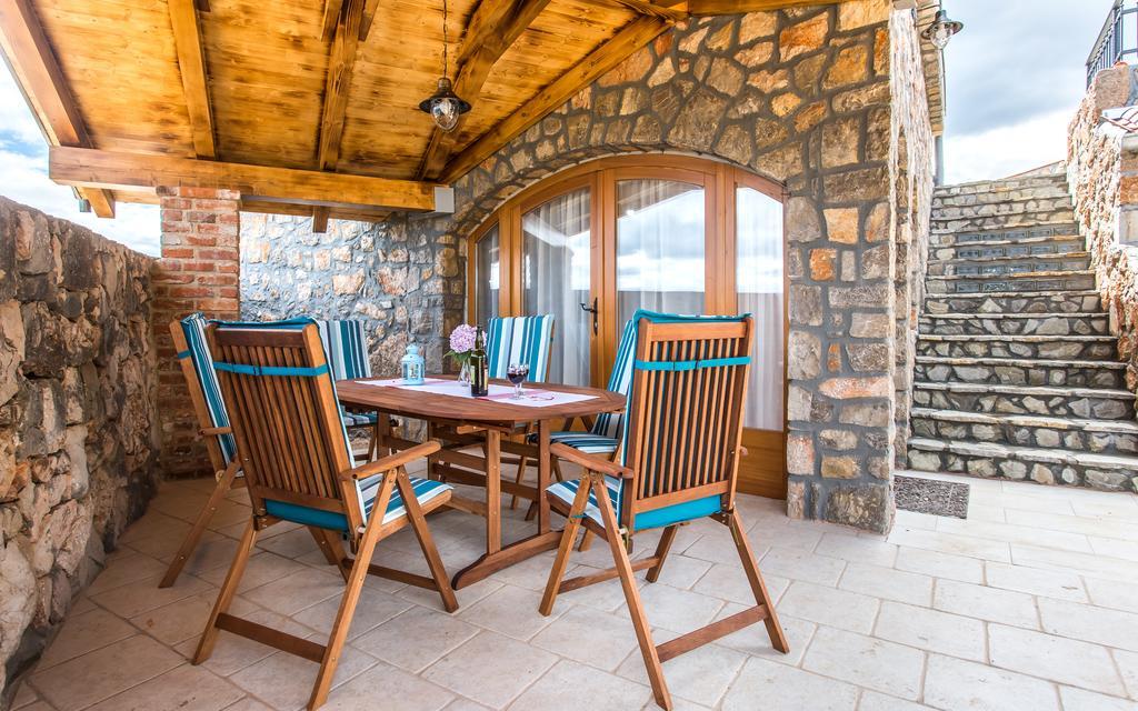Villa Cima Vrbnik Eksteriør bilde