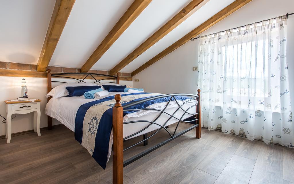 Villa Cima Vrbnik Eksteriør bilde