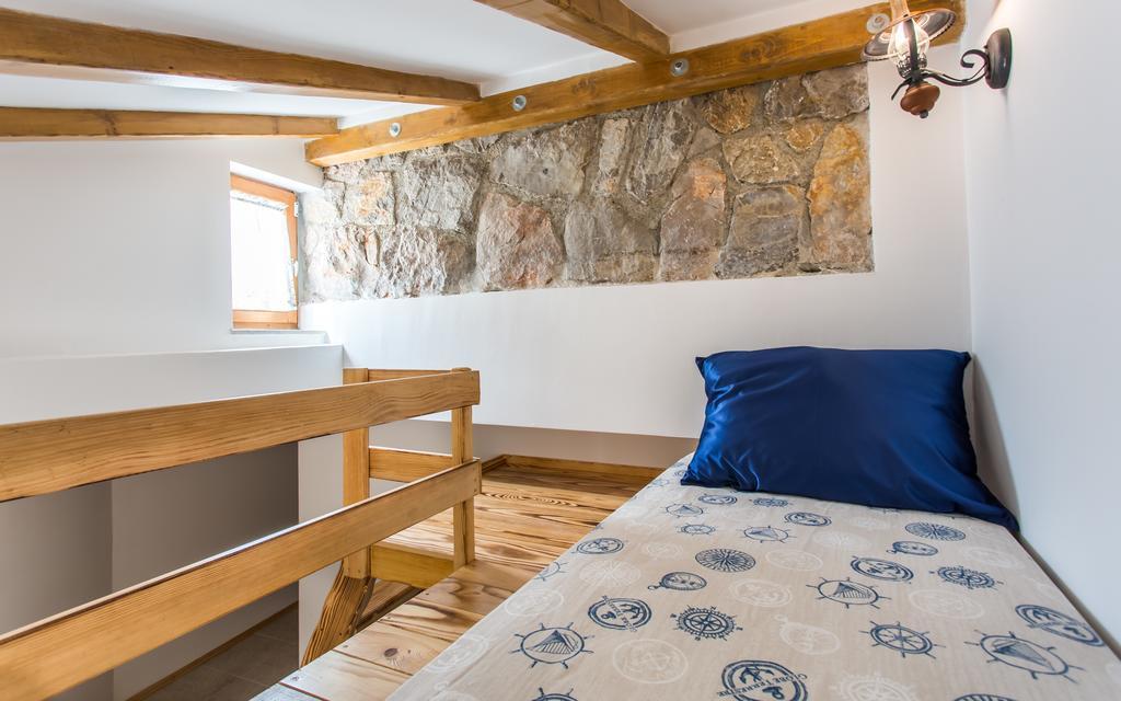 Villa Cima Vrbnik Eksteriør bilde