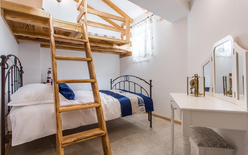 Villa Cima Vrbnik Eksteriør bilde
