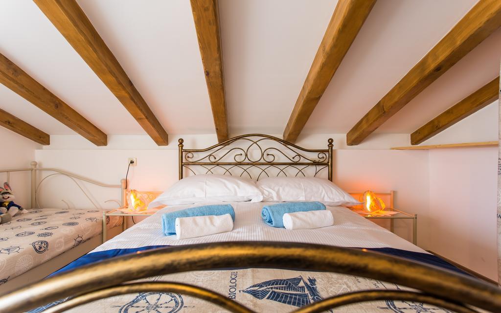 Villa Cima Vrbnik Eksteriør bilde